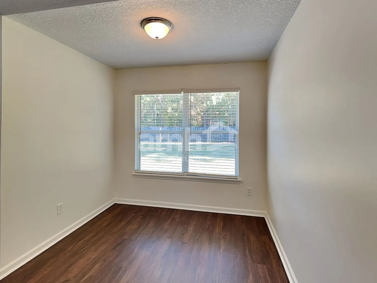 4 bed, 3.0 bath, 2318 sqft, $2,470 — Photo 4