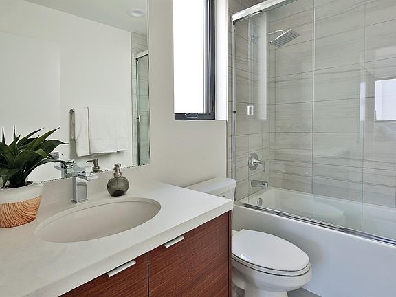 4th image of 2553 34th St
