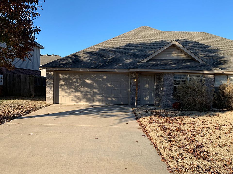1st image of 3204 SW Deerfield Blvd #2