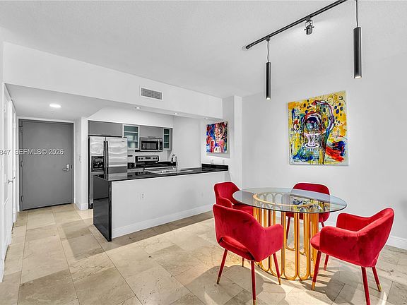 4th image of 1750 N Bayshore Dr APT 2004