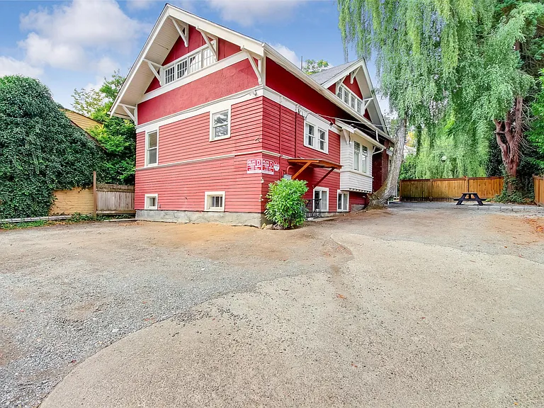 5046 20th Ave NE — Photo 9