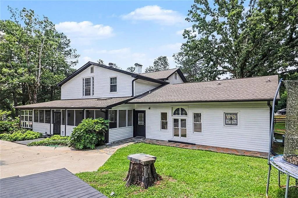 4 bed, 2.5 bath, 3627 sqft, $6,200 — Photo 4