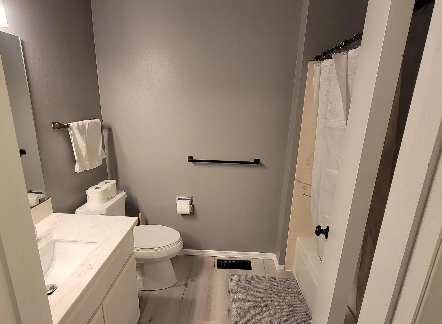 4 bed, 2030 sqft, $999 — Photo 4