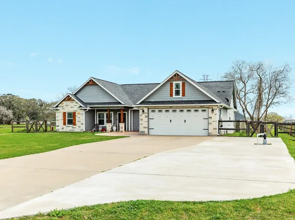 613 Winchester Trl, Angleton, TX 77515