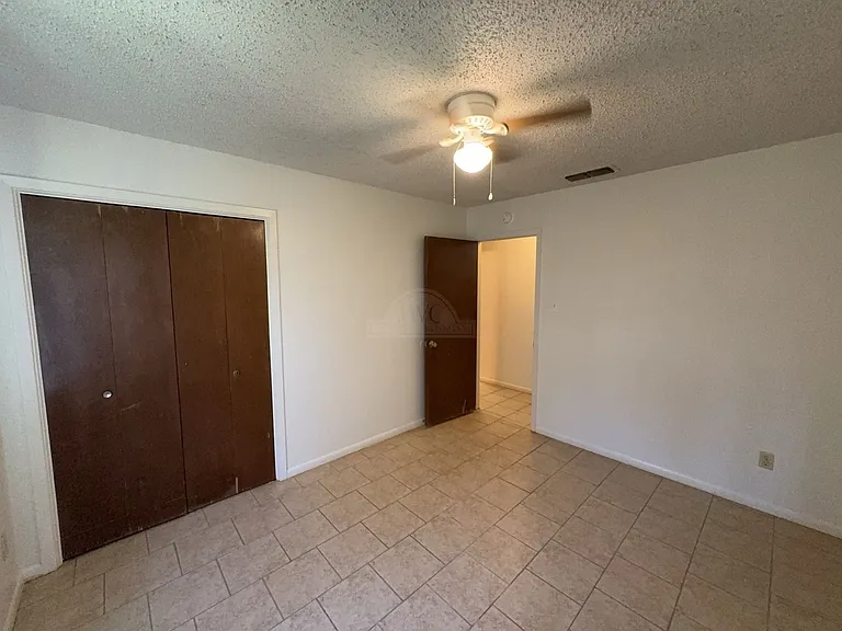2408 Carnation Dr — Photo 9