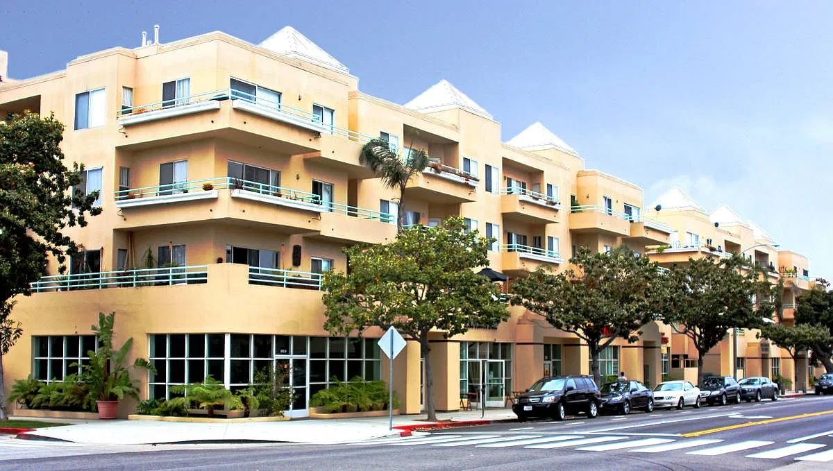 2 bed, 1025 sqft, $3,900 — Photo 1