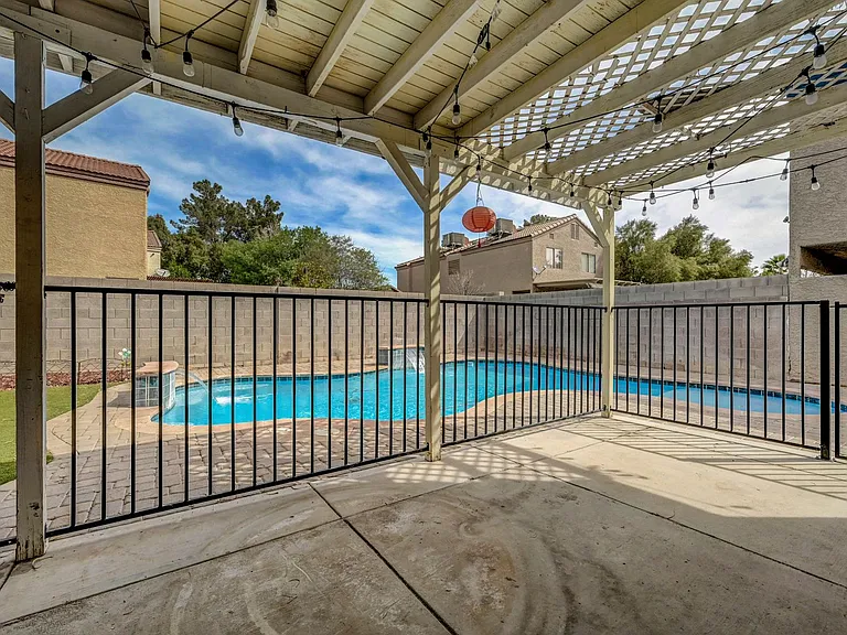 6644 Pepperidge Way — Photo 35