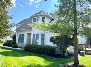 77 La Costa Dr, Annandale, NJ 08801