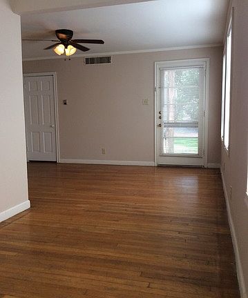 5th image of 323 E Melrose Dr