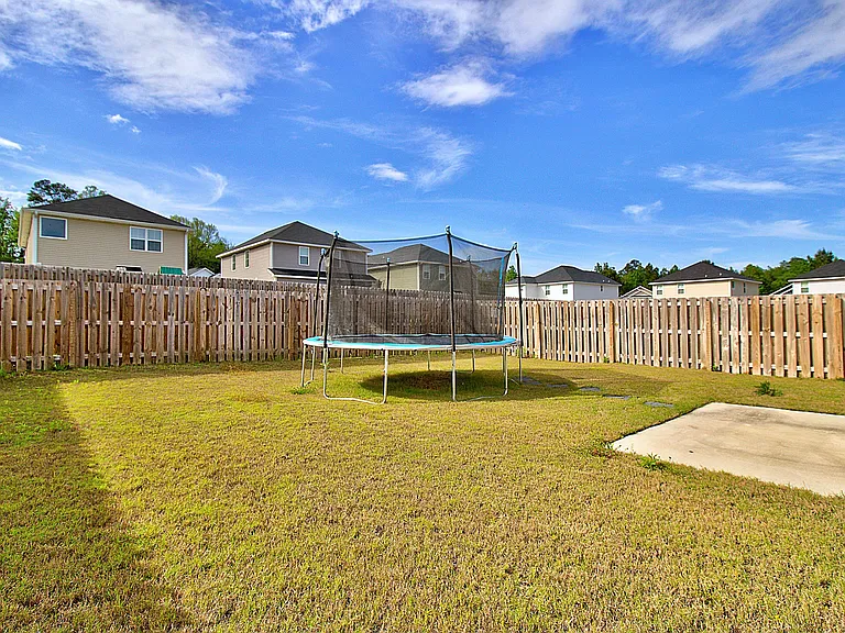 554 Fairview Cir — Photo 28