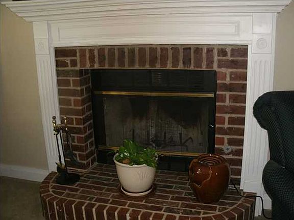 2nd image of 411 Gordon Crockett Dr