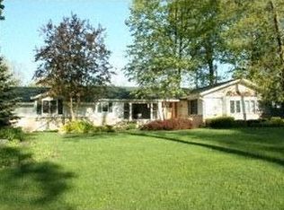 605 Woodland Dr, South Lyon, MI 48178