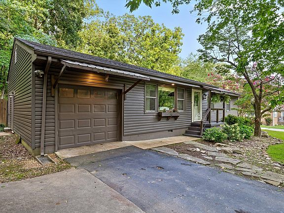 5th image of 2728 Haywood Ave