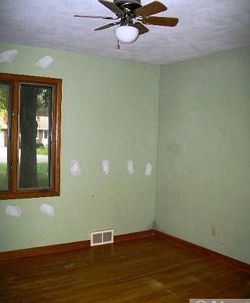 5th image of 2065 Arlington Ave E