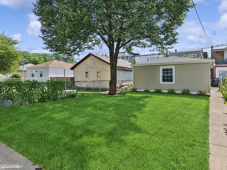 2839 N Christiana Ave #B — Photo 3