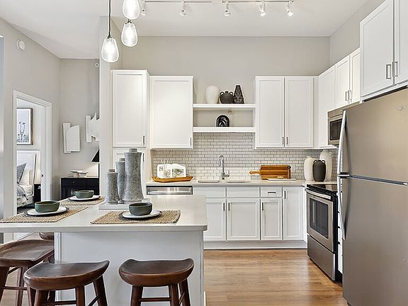 4th image of 313 Washington Ave S #1116