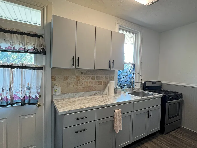 722 E Maple St — Photo 4