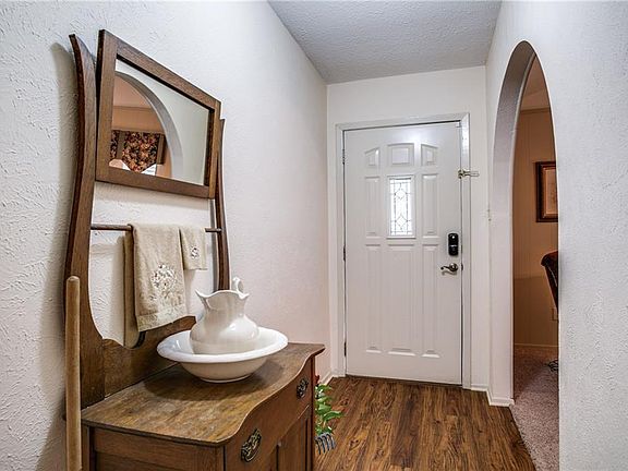 3rd image of 6936 Post Oak Dr
