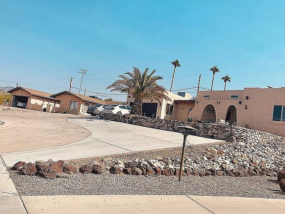 2nd image of 240 Acoma Blvd S