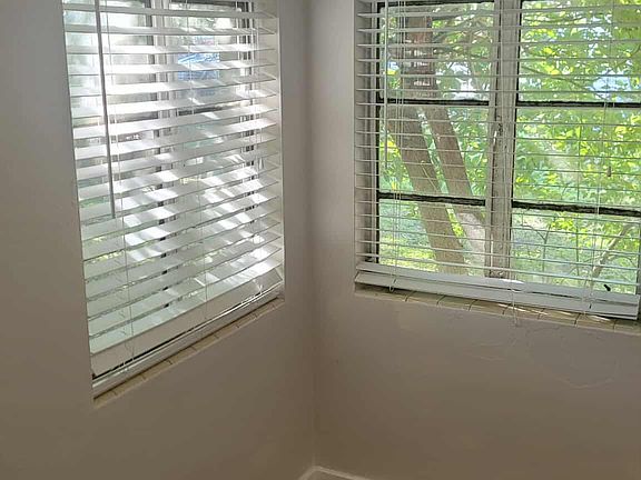 4th image of 124 Park Lake St