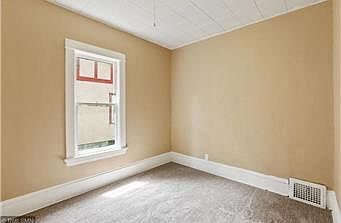 4th image of 846 22nd Ave SE