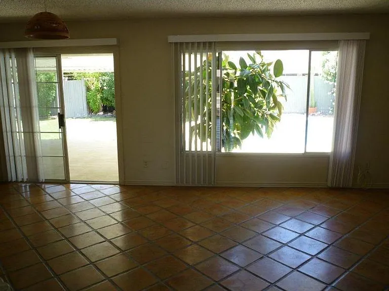3911 S Pine St — Photo 16