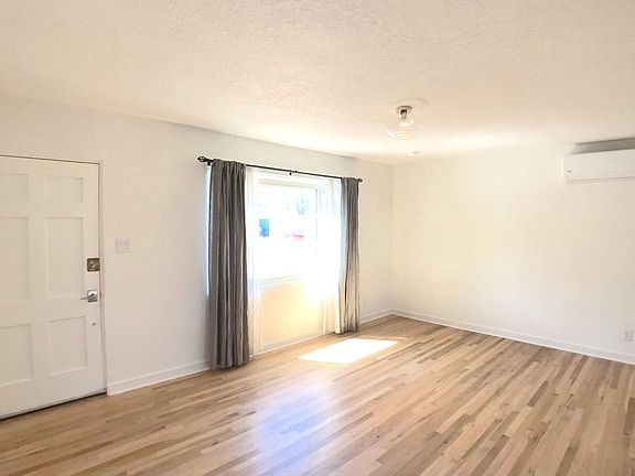 5th image of 2715 Santa Monica Ave SE