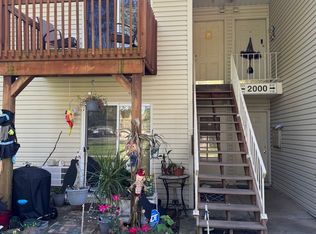 2000 Light Rd APT 211, Oswego, IL 60543