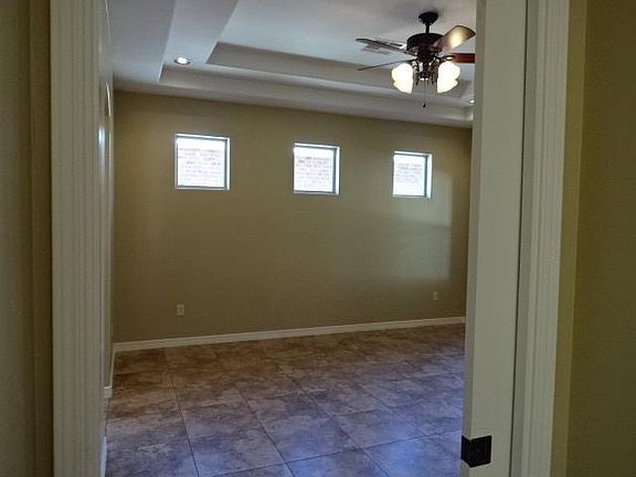 4th image of 2534 Desert Hills Dr