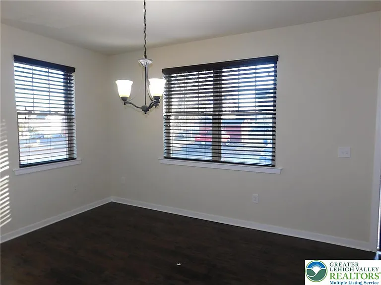 25 John Aly — Photo 8