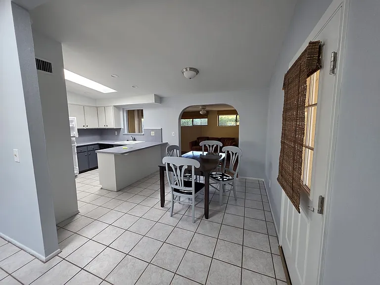 240 E La Huerta — Photo 10
