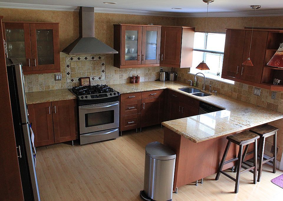 Kitchen w\Granite,SS apps