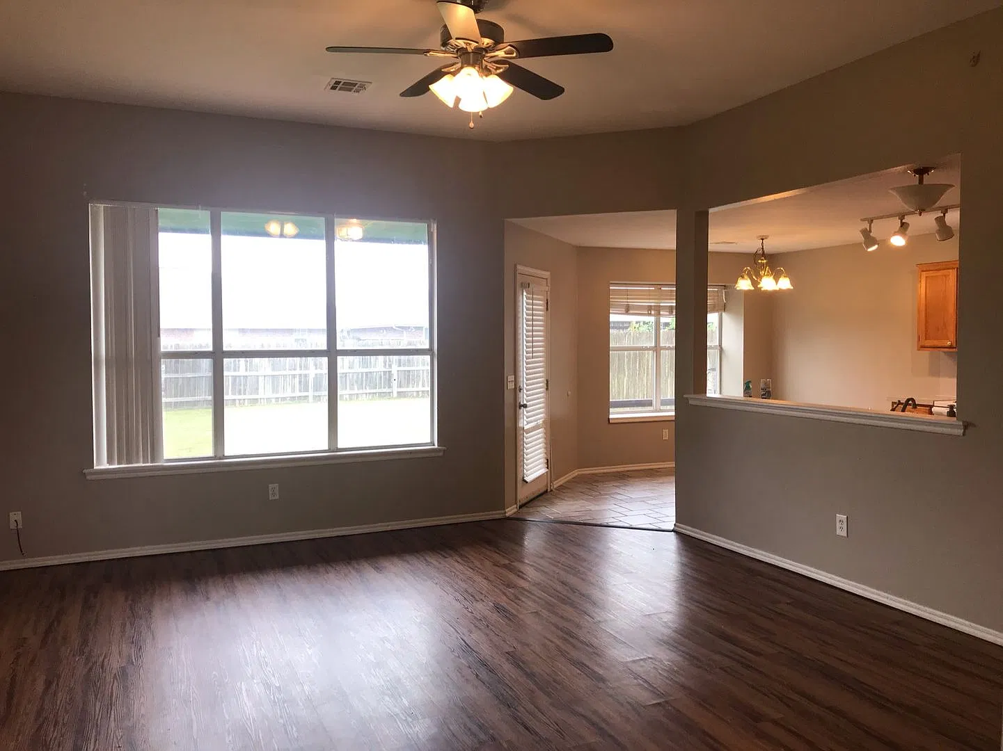 42.1 - 2021 N. Manning — Photo 3