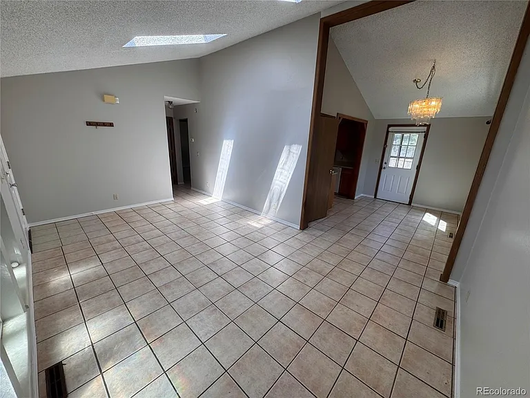 8674 Bluegrass Cir — Photo 7