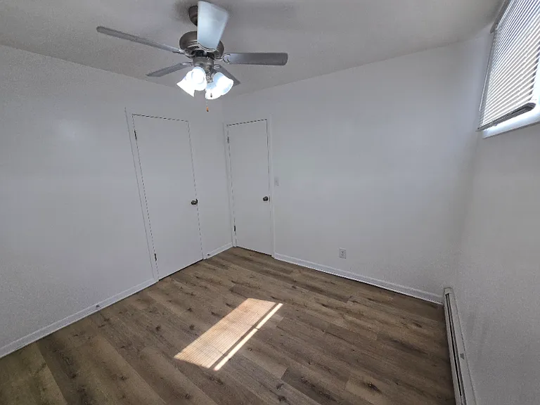704 E 14th St #6 — Photo 5