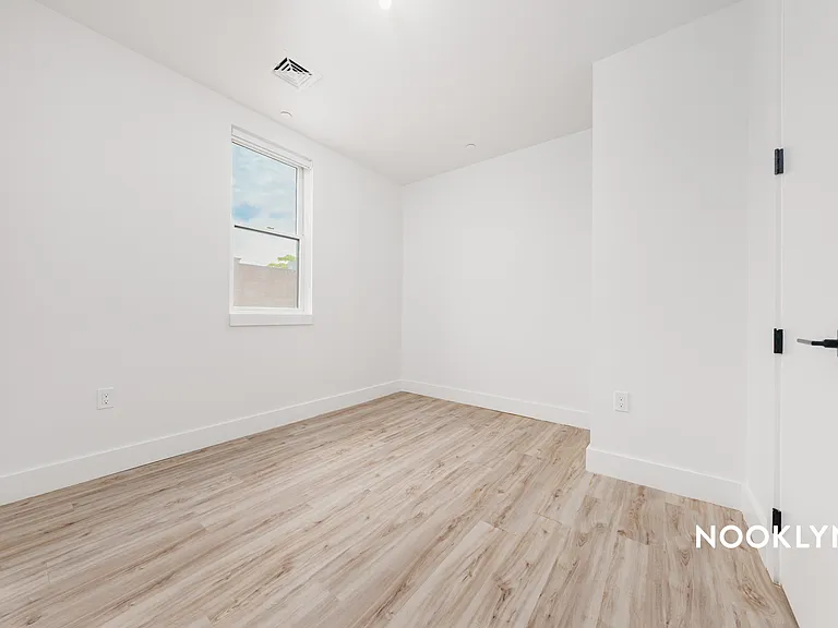 1010 Bedford Ave #205 — Photo 7