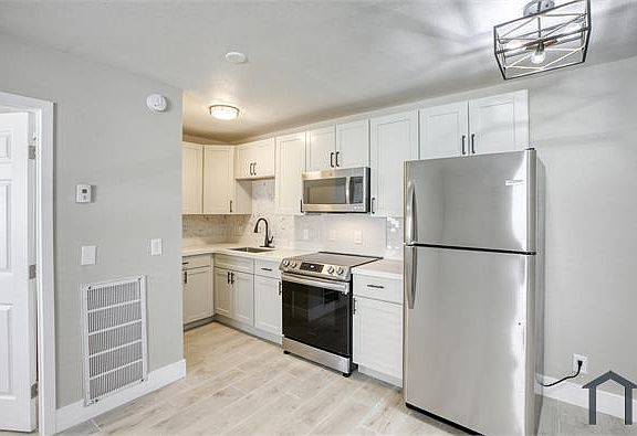 5th image of 317 S 9th St APT 3
