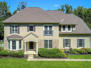 2977 Laura Pl, Lewis Center, OH 43035