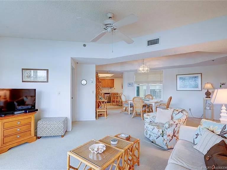 221 NE Plantation Rd #407 — Photo 24