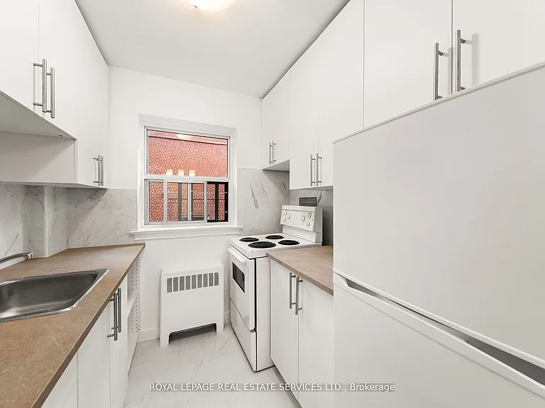 308 The Kingsway #110 — Photo 12