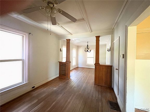 4th image of 656 Lansing St