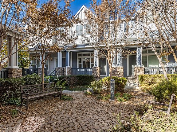 3rd image of 393 Destino Cir