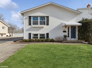 57 N Pershing Ave, Mundelein, IL 60060