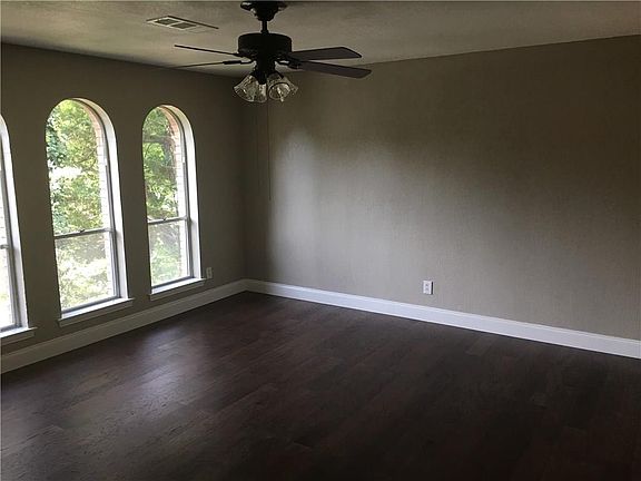 4th image of 418 Ten Mile Dr