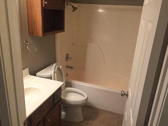 4th image of 2044 Silver Springs Cir #B