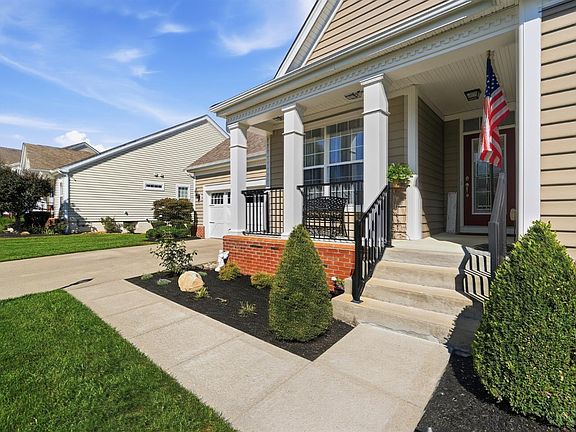 2nd image of 655 Hyacinth Rd