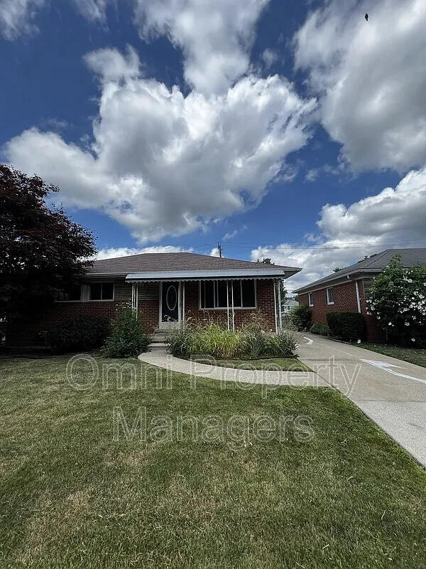 3 bed, 1.5 bath, 2104 sqft, $1,700 — Photo 2