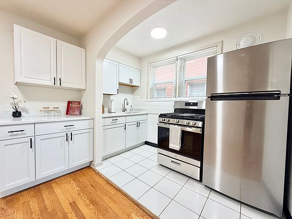 2nd image of 5306-5308 Jamieson Ave #1S