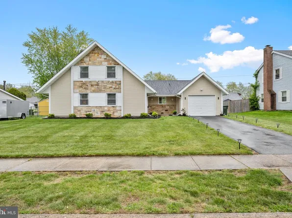 21 Gramercy Ln, Willingboro, NJ 08046