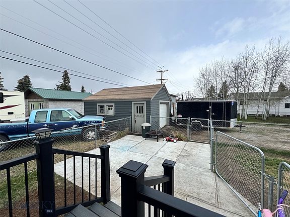4th image of 2665 Placer St
